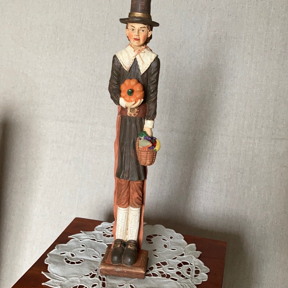 Vintage Windsor Collection Pilgrim Collectible pencil figurine